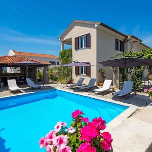 Bugenvila Apartment