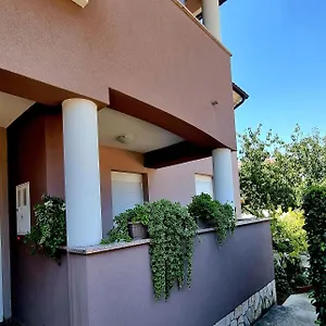 Ema Apartment